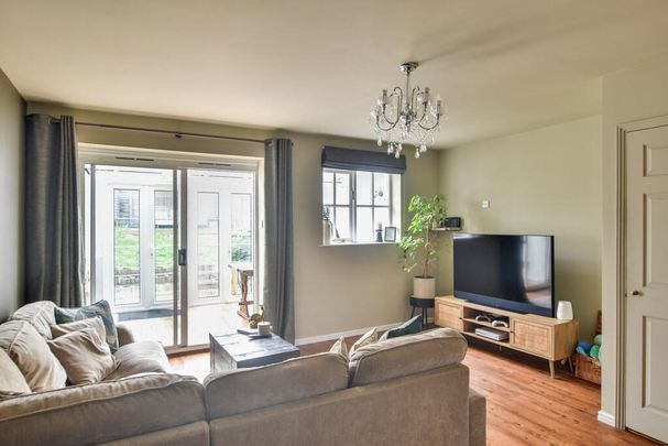 3 bedroom end of terrace house to rent - Photo 1