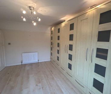 4 bedroom semi-detached house to rent - Photo 5