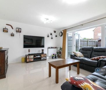 3 bedroom semi-detached house to rent - Photo 2