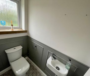 4 bedroom detached to let - Photo 5