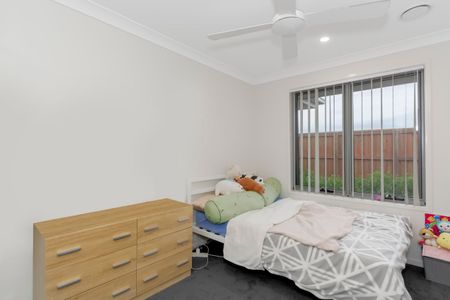 Popular Complex, 3 Bedroom Townhouse with Pool Access! - Photo 5