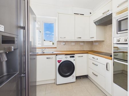 Station Road, Gerrards Cross, Buckinghamshire,SL9 - Photo 3