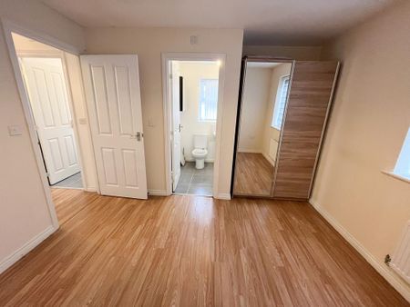 3 bedroom semi-detached house to rent - Photo 4