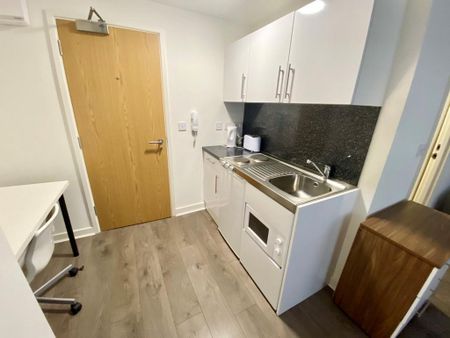 Studio to rent - Photo 3