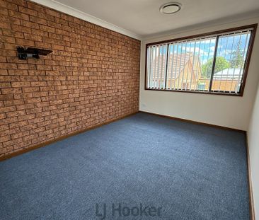 Stylish Two-Bedroom Townhouse � End Unit Convenience - Photo 5