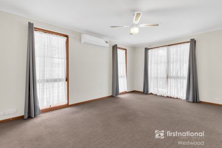 Heir To The Throne! - Photo 2