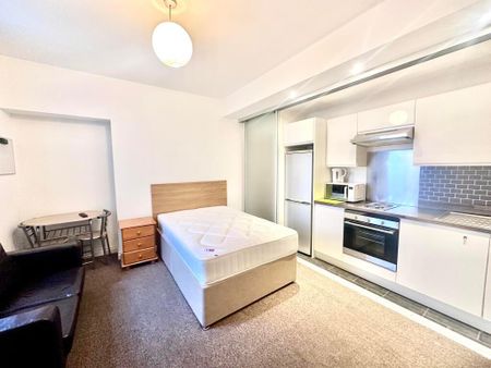 12 Whitefield Tce, Flat 8 - Photo 3