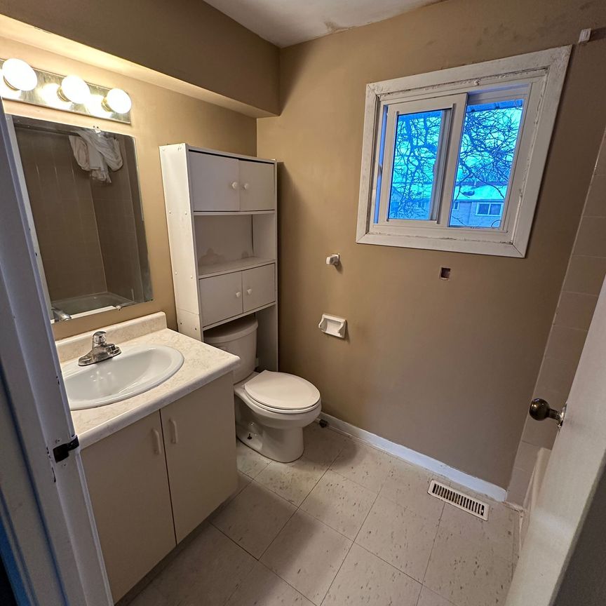 For Lease - 595 Third Street Unit# 27, London East, Ontario - Photo 1