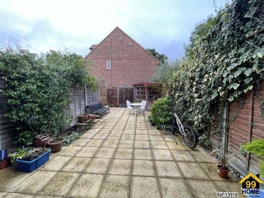 Burford Road, Worcester Park, Surrey, KT4 - Photo 1