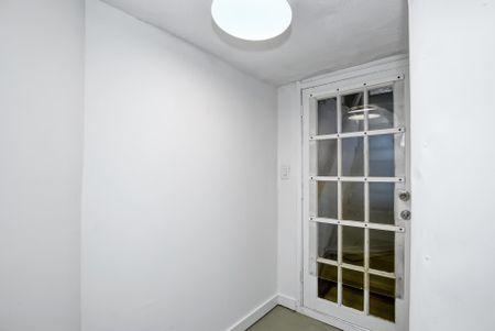 For Lease - 254A Carlton Street, Toronto, Ontario - Photo 3