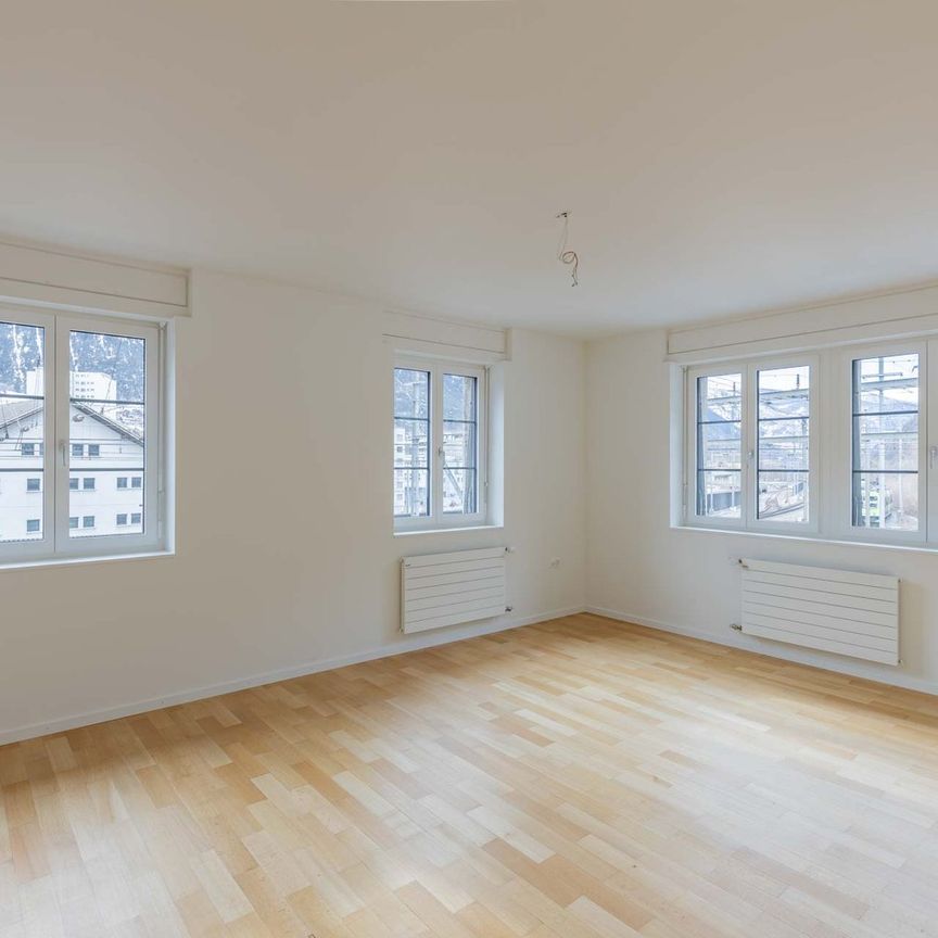 "Spacious living with exclusive finishes!" - Photo 1