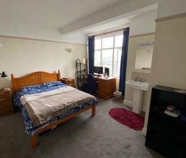 4 bedroom terraced house to rent - Photo 5