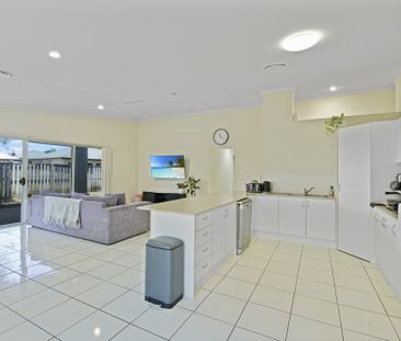 LARGE FAMILY HOME HAS ALL THE FEATURES - Photo 3