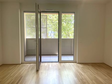 Wunderbare 1-Zimmer Wohnung mit großzügigem Wohnbereich in idealer Lage in Breitensee! Ab 01.06. - Photo 2