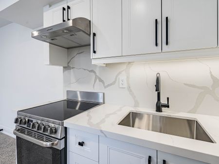 For Lease - 6 Greyton Crescent Unit# Lower, Toronto, Ontario - Photo 3