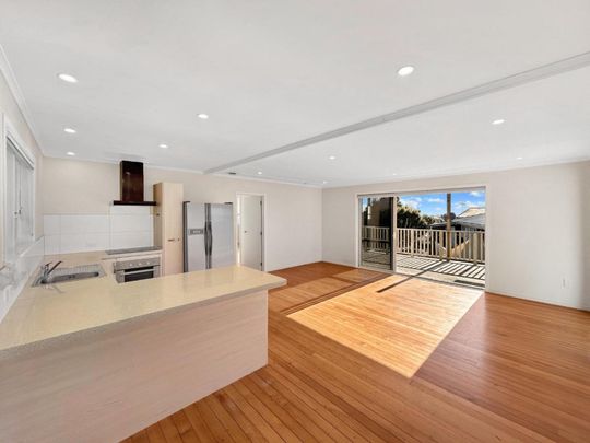 Coastal Living in the Heart of Manly - Photo 1