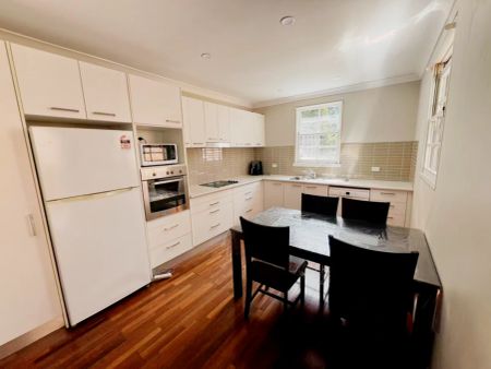 5 bed 2 bath-single room 2 - Photo 4