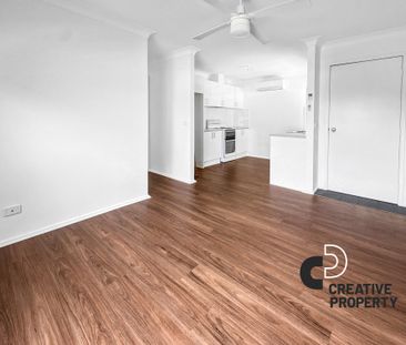 Renovated Two-Bedroom Flat Offering Comfort & Convenience - Photo 2