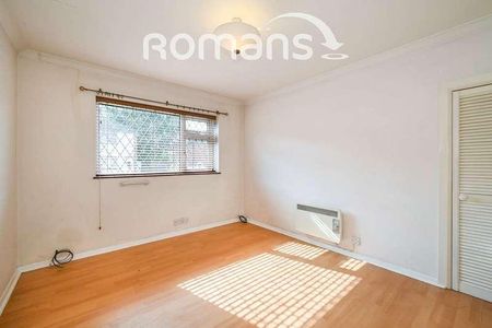 Lyon Road, Crowthorne, RG45 - Photo 4