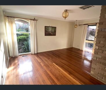 33 Sherwood Crescent, Dandenong North, Vic 3175 - Photo 2