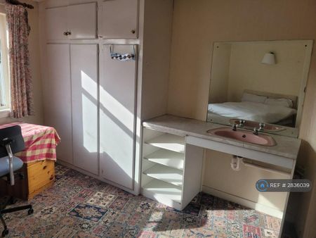 1 bedroom in a house share to rent - Photo 3