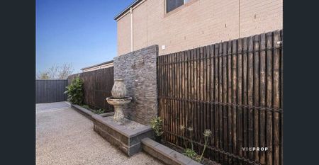 Light-Filled Family Home in Prestigious Alamanda Estate - Photo 4