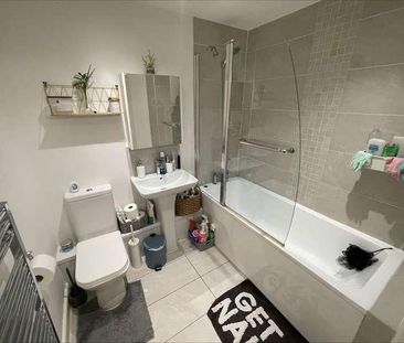 One Bedroom Apartment Royal Navy Court - Lu - Parking To Front - Sp... - Photo 2