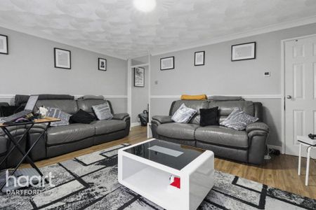 3 bedroom end of terrace house to rent - Photo 2