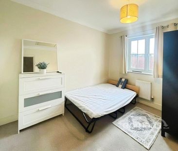 1 bedroom in a house share to rent - Photo 2
