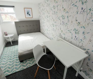 6 bedroom terraced house to rent - Photo 2