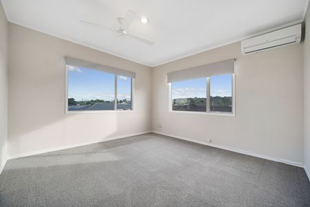 Modern 4-Bedroom Beauty in Wiri - Photo 5