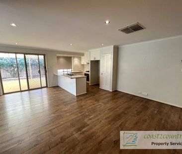 Fantastic Family Home in Ideal Location! - Photo 5