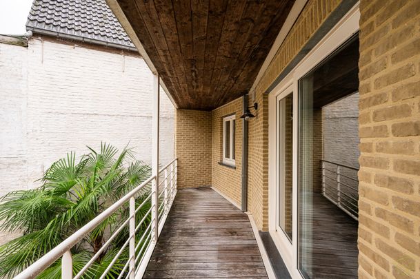 Sfeervol appartement te huur in het hart van Eeklo - Photo 1