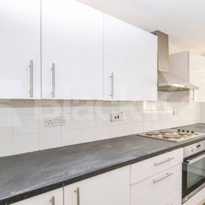 Superbly located, bright and airy ground floor private development - Photo 2