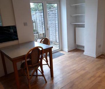 2 Bed Maisonette, Holly Park Road, N11 - Photo 2