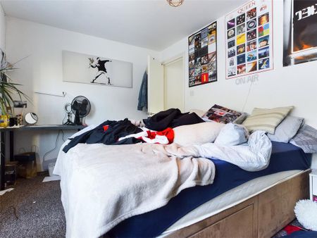 4 bedroom apartment to rent - Photo 3