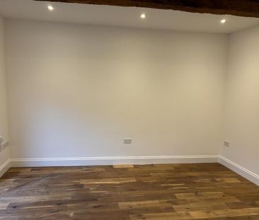 1 bedroom coach house to rent - Photo 1