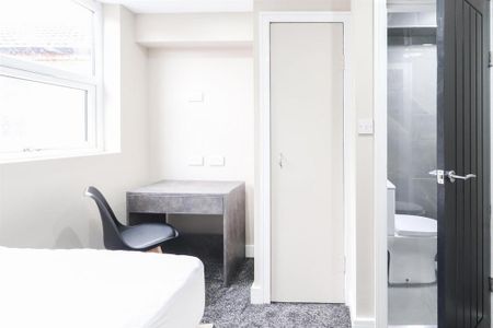 1 bedroom in a house share to rent - Photo 3