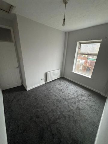 2 bedroom end of terrace house to rent - Photo 5
