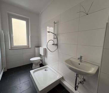 Renovierte 3-Zimmer-Wohnung mit neuen Duschbad - Photo 2