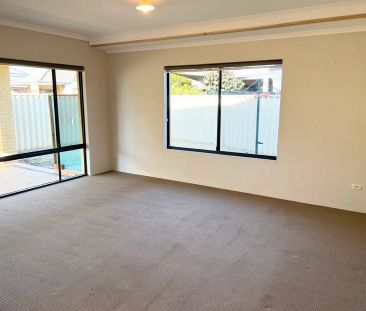 “NOT FAR FROM COCKBURN CENTRAL and COCKBURN GATEWAY SHOPPING CENTRE” - Photo 2