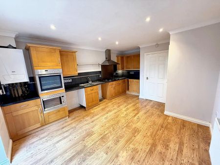 4 bedroom end of terrace house to rent - Photo 5