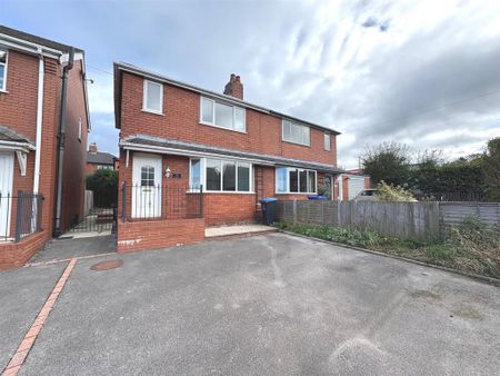 2 bedroom semi-detached house to rent - Photo 5