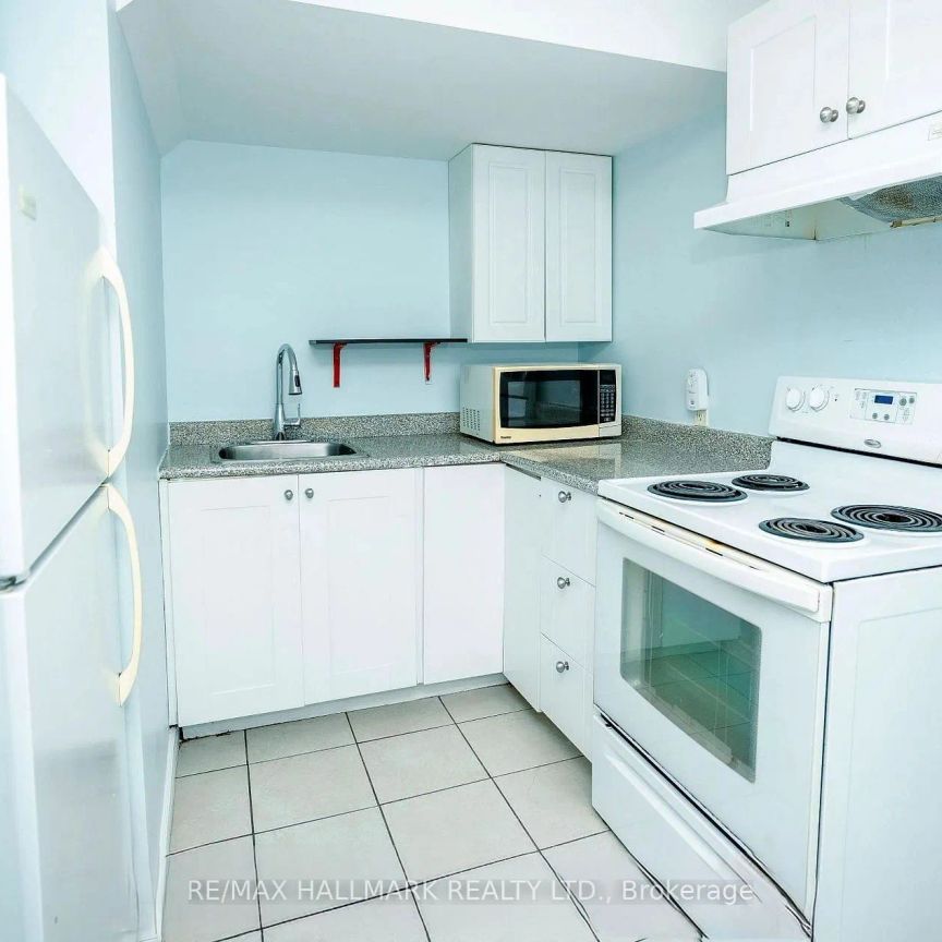 384 FLAGTONE Way #Basement apartment - Photo 1