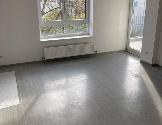 1600/81105/40 Schöne Dreizimmerwohnung im zweiten Obergeschoss mit Balkon - Foto 1
