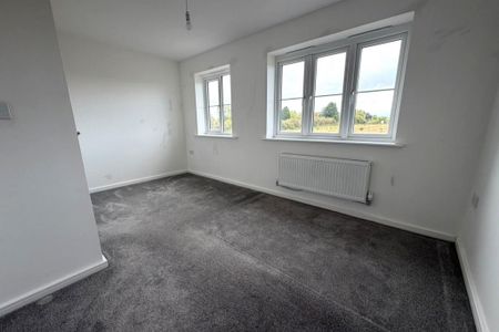 2 bedroom semi-detached house to rent - Photo 4