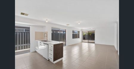 Stylish Family Living in a Sought-After Location - Photo 2