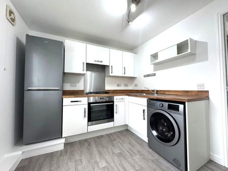 2 bedroom flat to rent - Photo 4