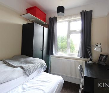 4 bedroom semi-detached house to rent - Photo 4