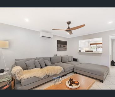 Freshly updated 3 x 1 with a pool! - Photo 1